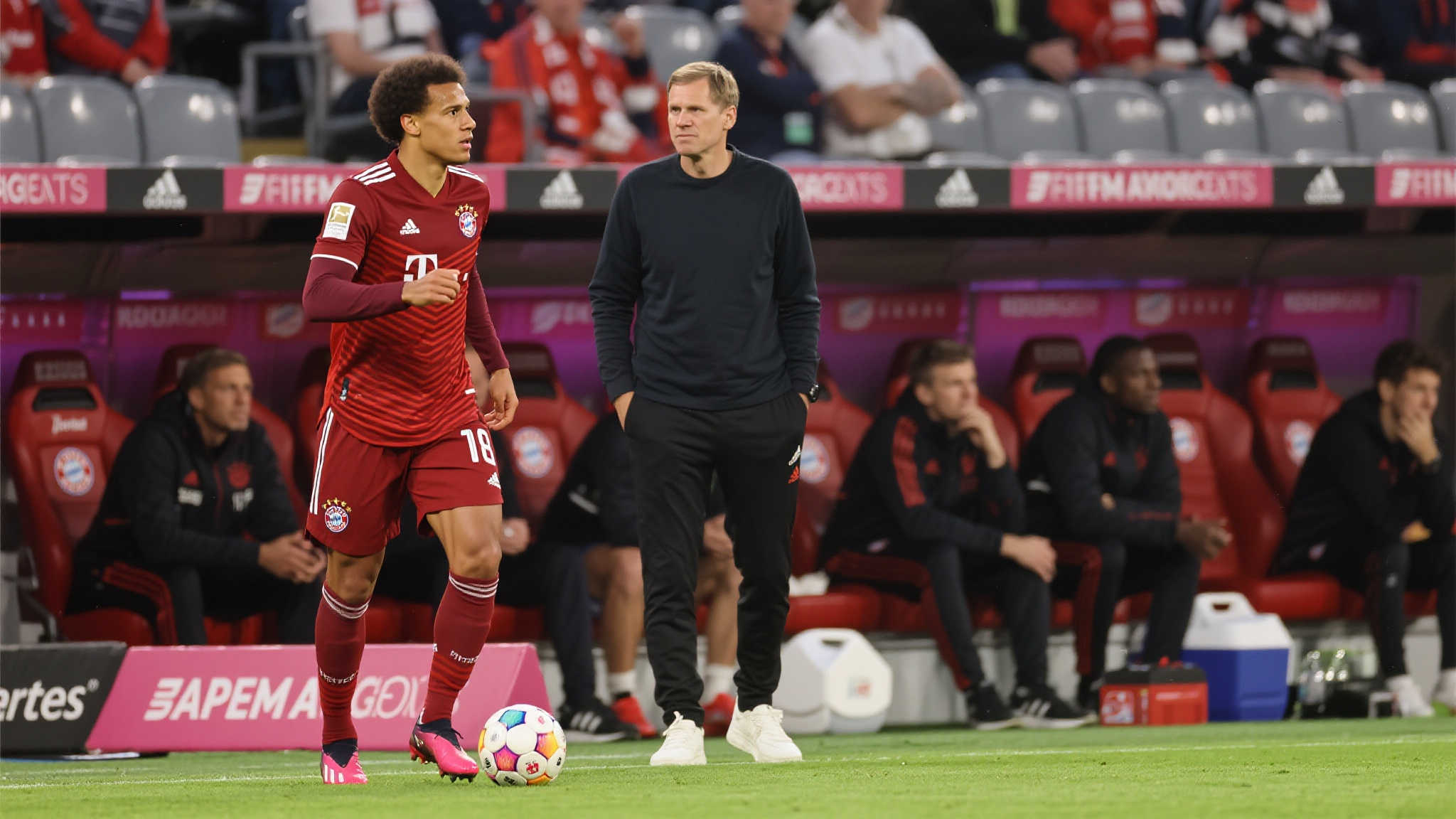 费尔明坚决留队,弗里克同样表示支持。 费尔明坚决留队,弗里克同样表示支持。